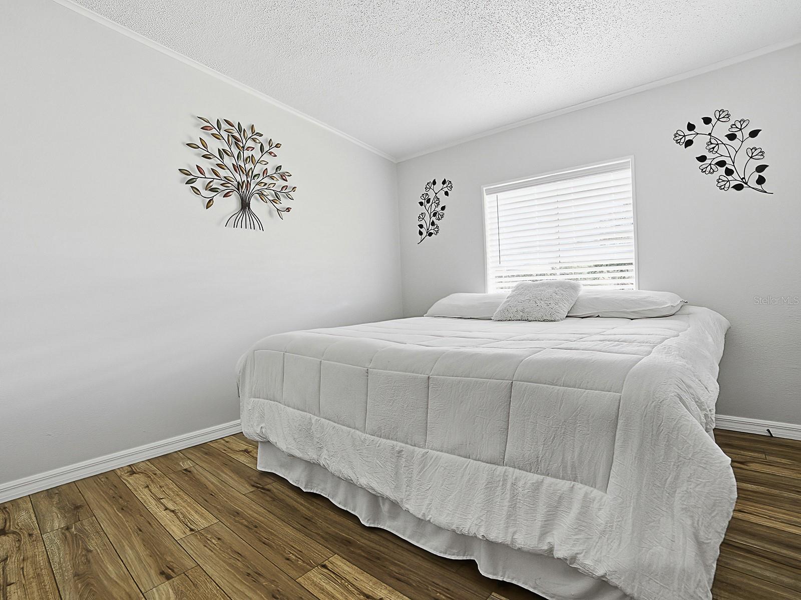 Image 14 of 31 For 25143 Barrow Hill