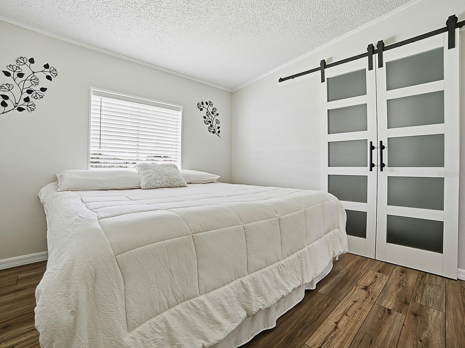 Image 15 of 31 For 25143 Barrow Hill