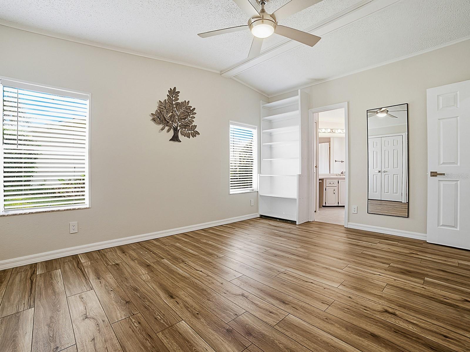 Image 20 of 31 For 25143 Barrow Hill