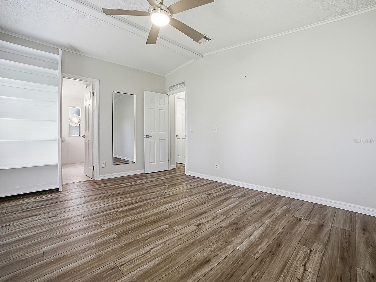 Image 21 of 31 For 25143 Barrow Hill