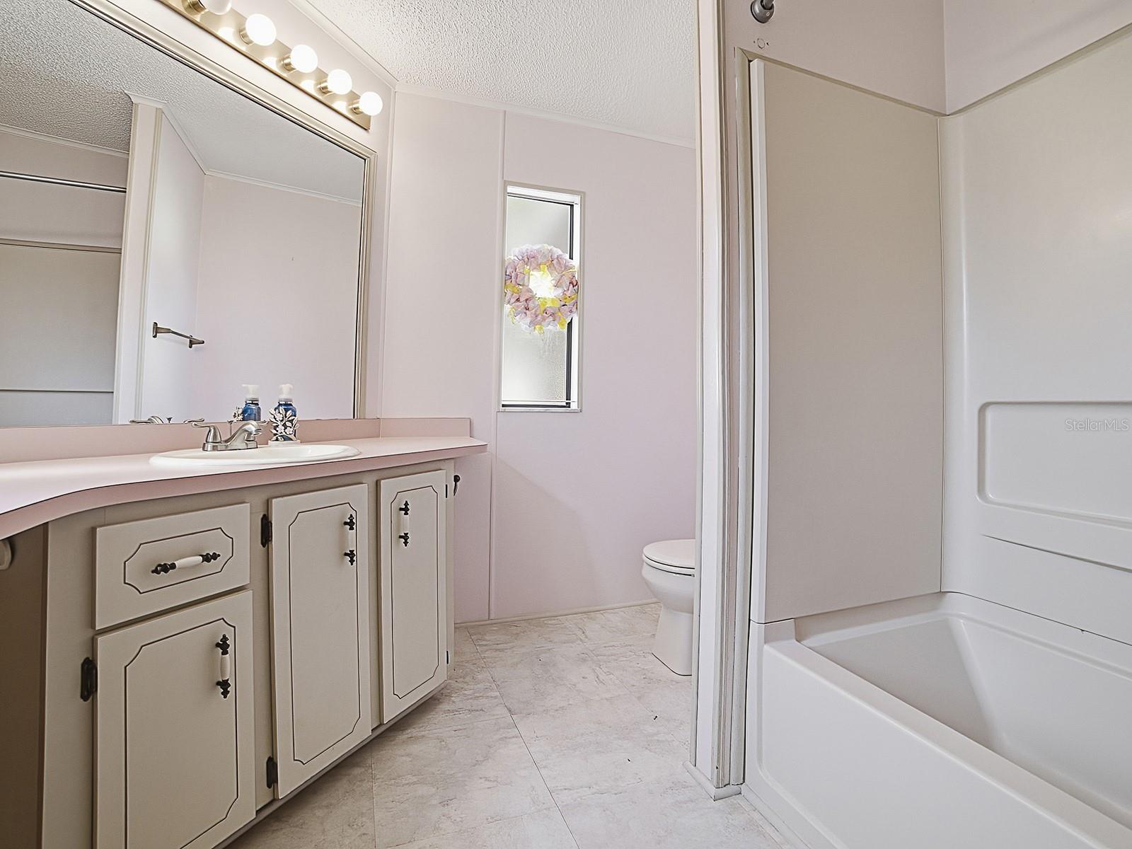 Image 22 of 31 For 25143 Barrow Hill