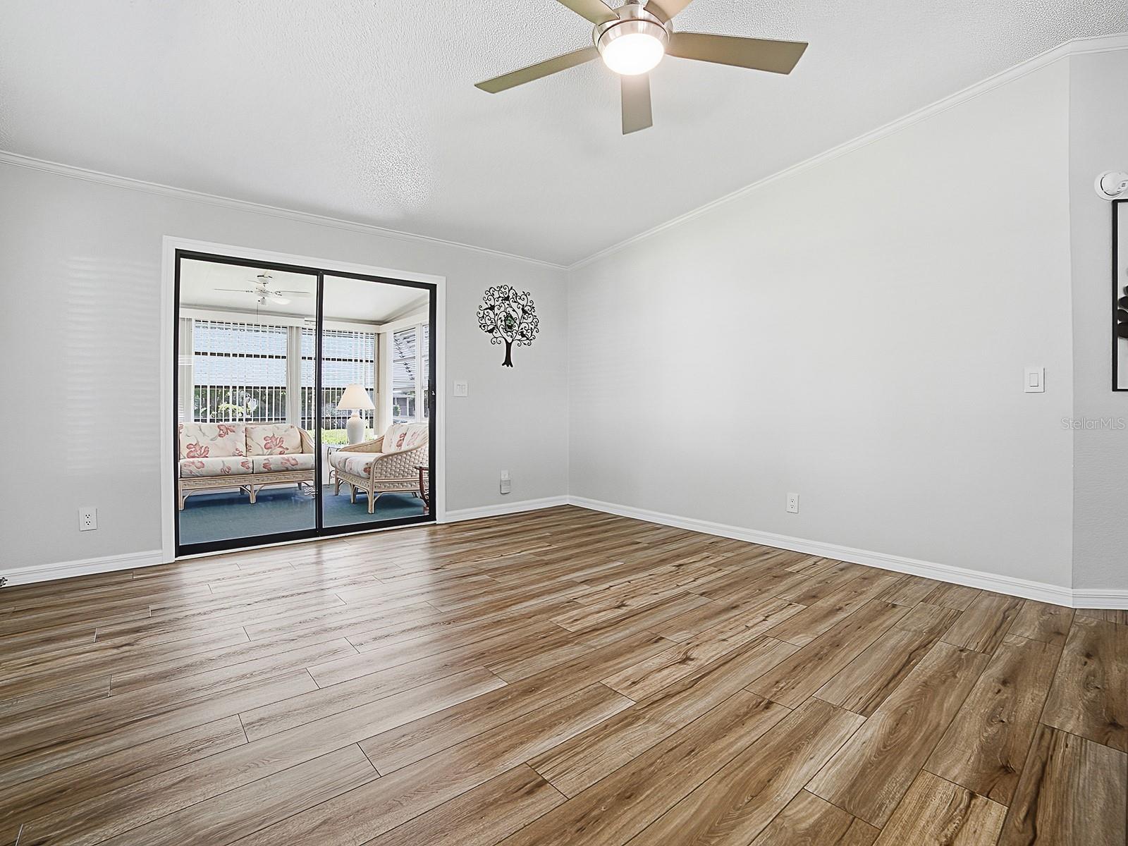 Image 7 of 31 For 25143 Barrow Hill