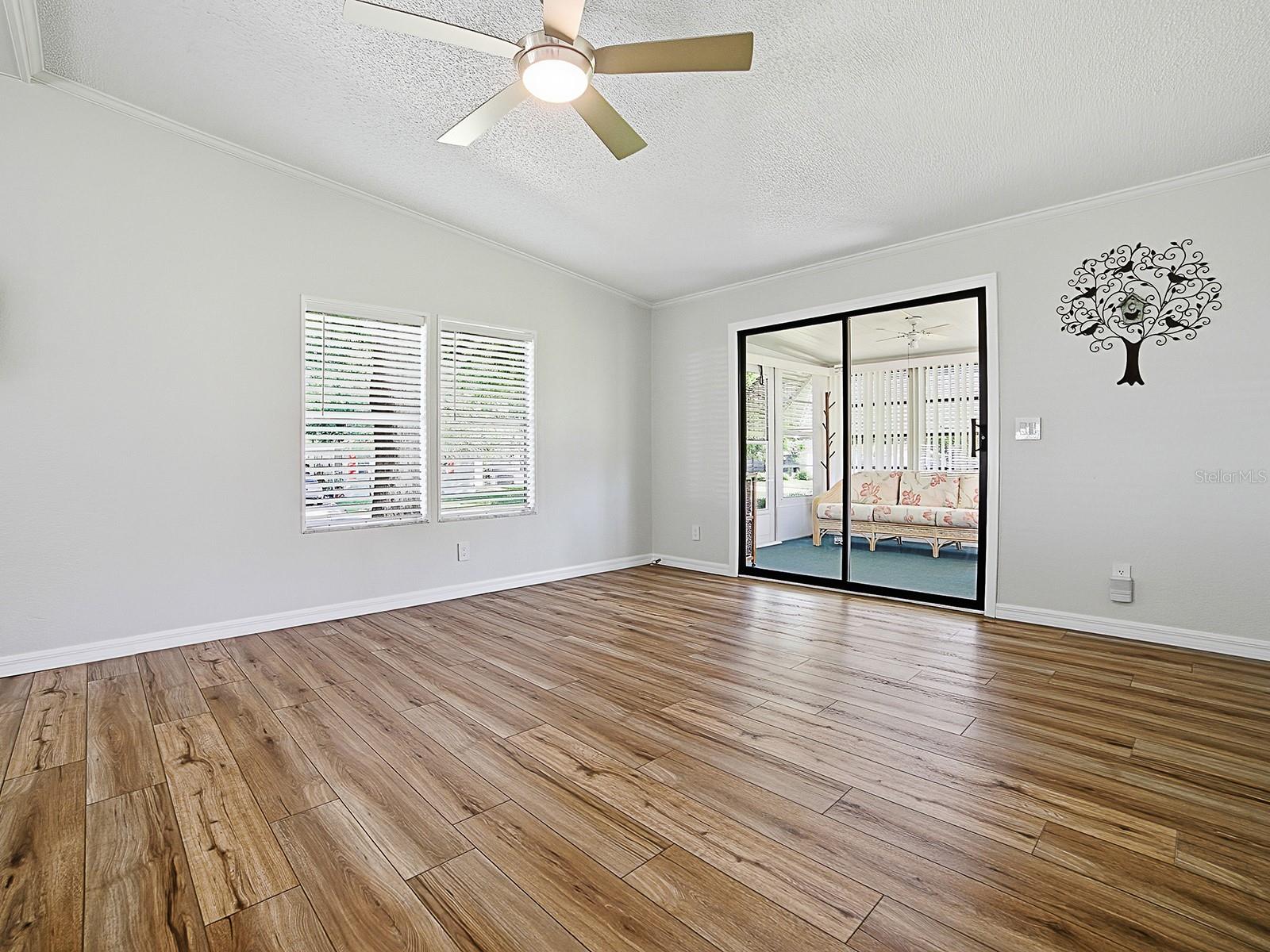 Image 8 of 31 For 25143 Barrow Hill