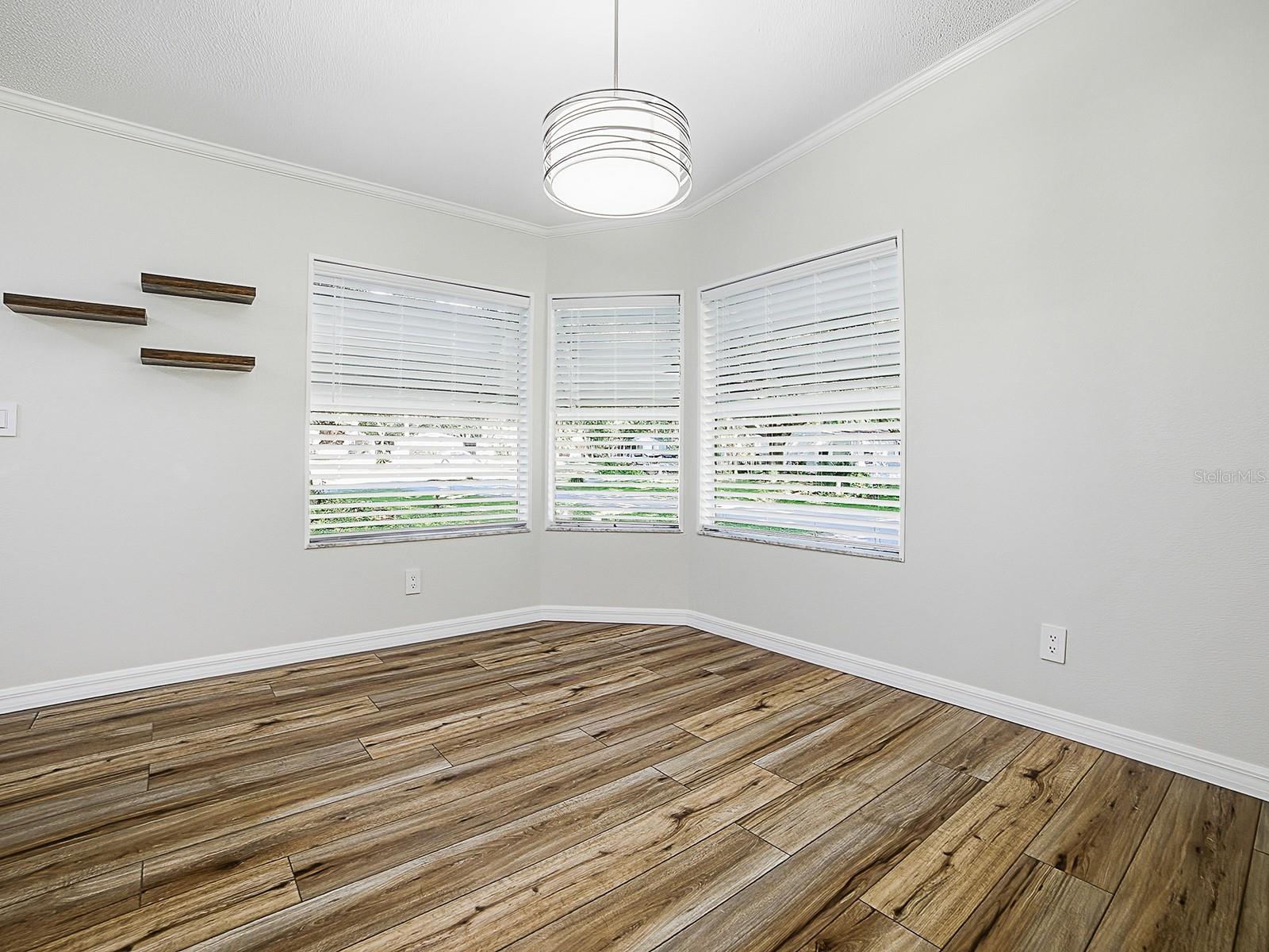 Image 9 of 31 For 25143 Barrow Hill