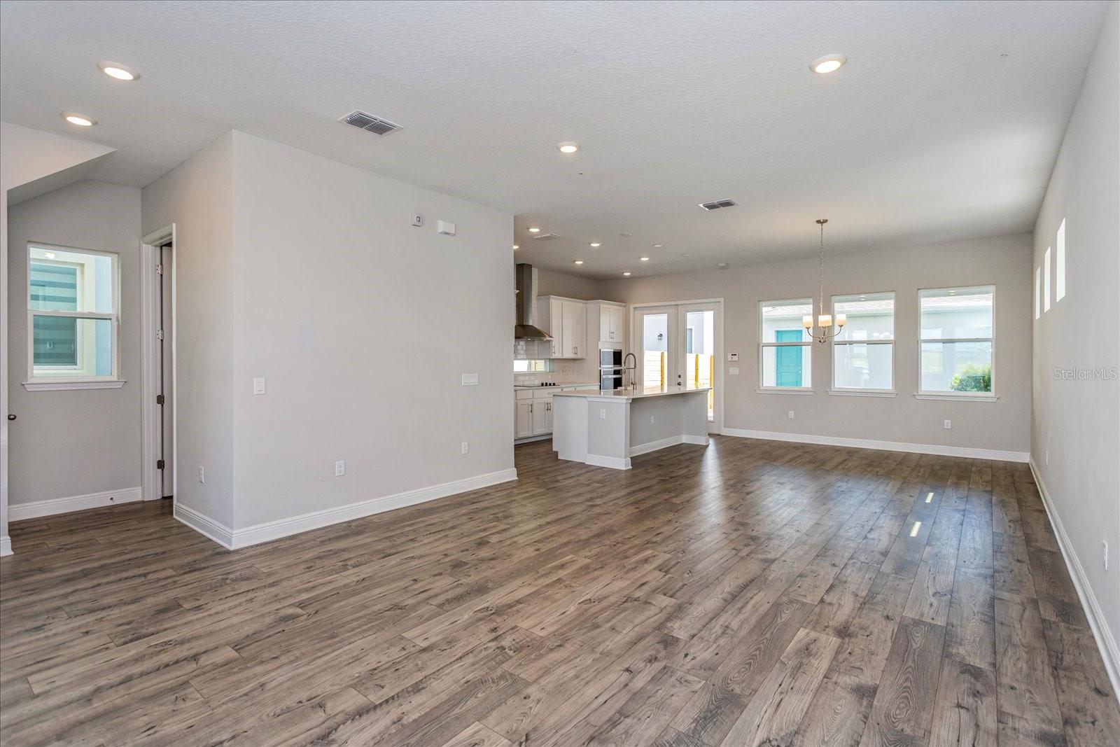 Image 4 of 52 For 9865 Peebles Street