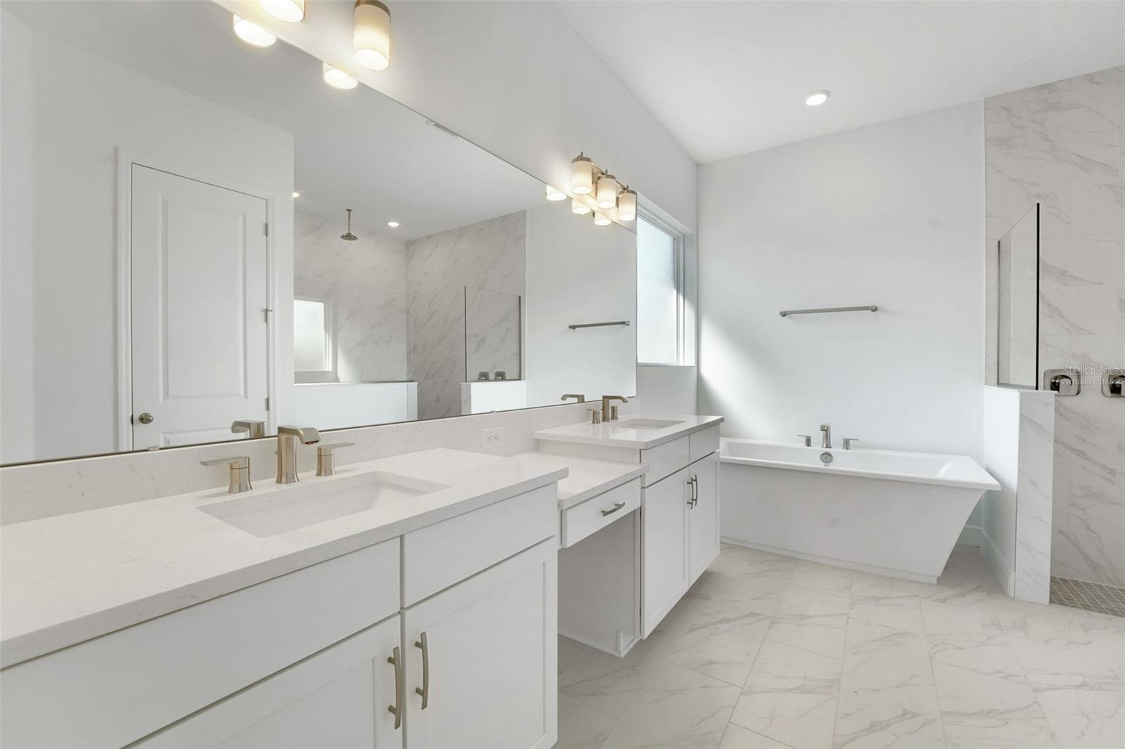 Image 11 of 32 For 14353 Crest Palm Avenue