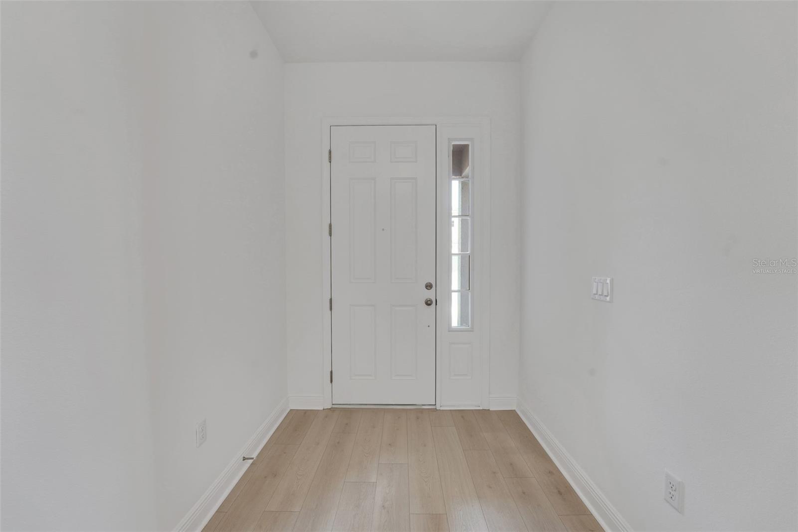 Image 5 of 32 For 14353 Crest Palm Avenue