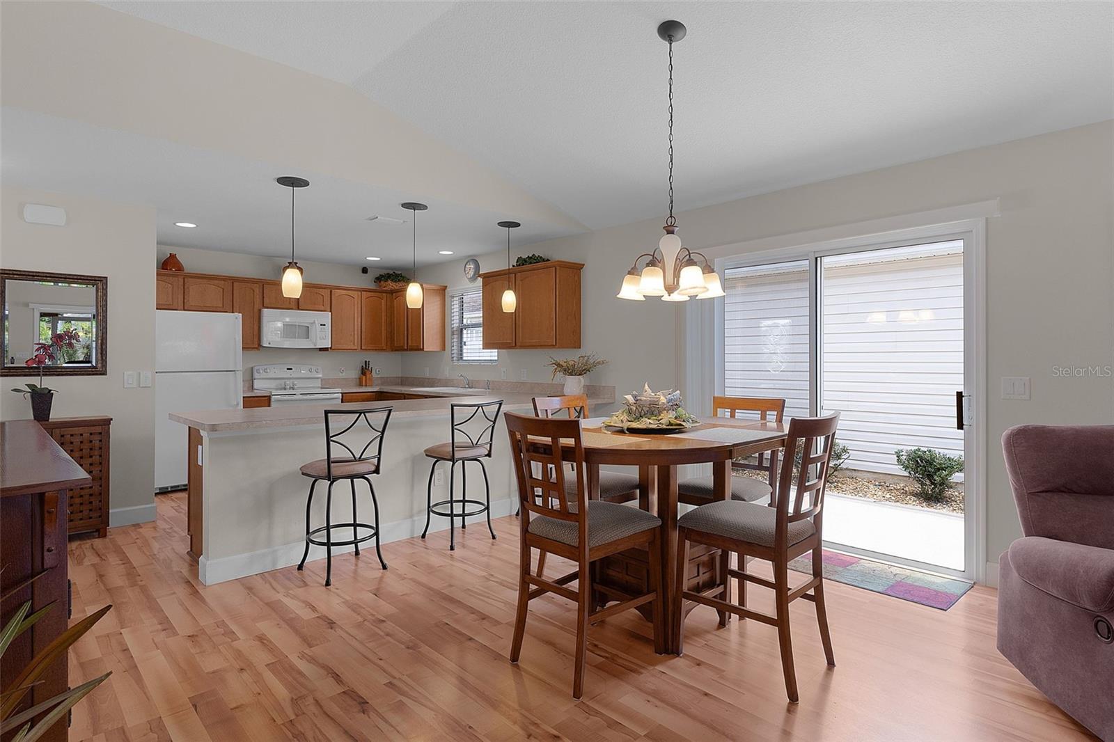 Image 10 of 37 For 870 Orwell Street