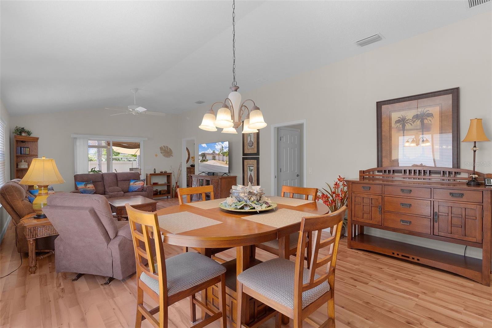 Image 11 of 37 For 870 Orwell Street