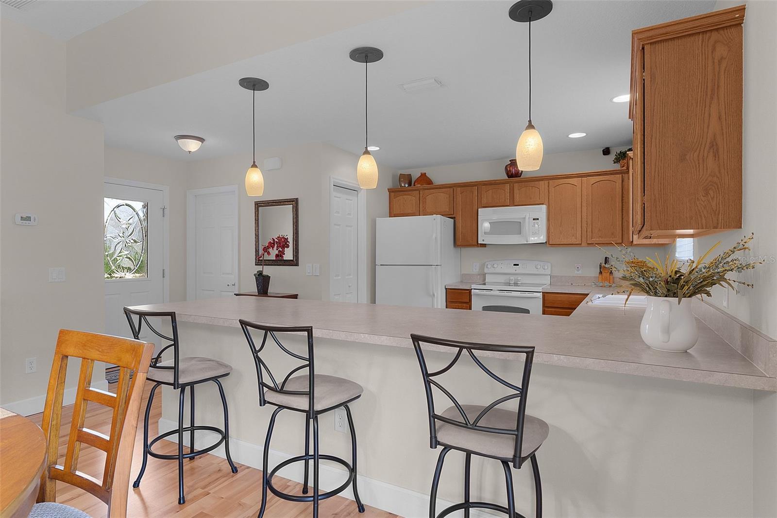 Image 13 of 37 For 870 Orwell Street