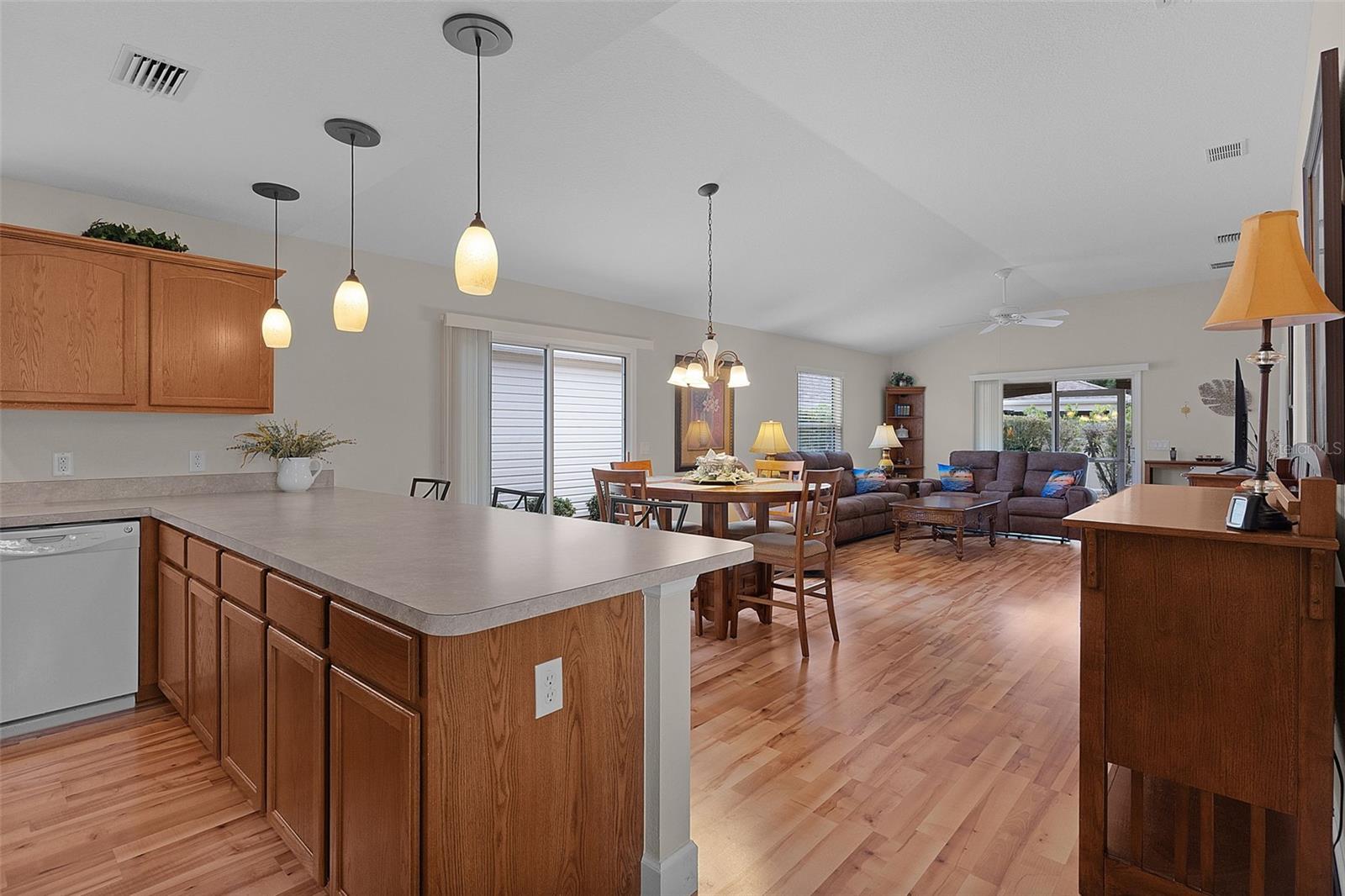 Image 14 of 37 For 870 Orwell Street