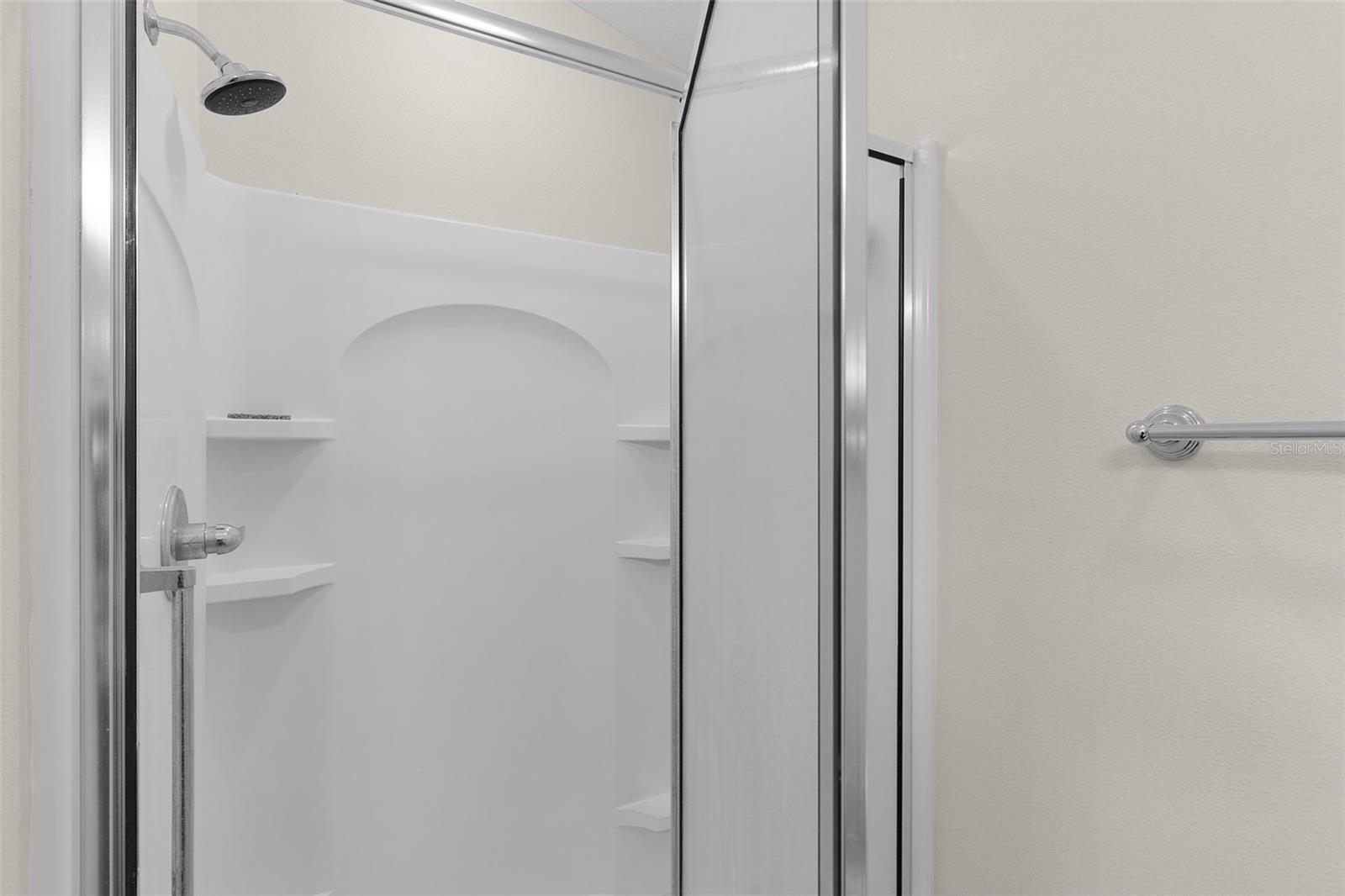 Image 21 of 37 For 870 Orwell Street