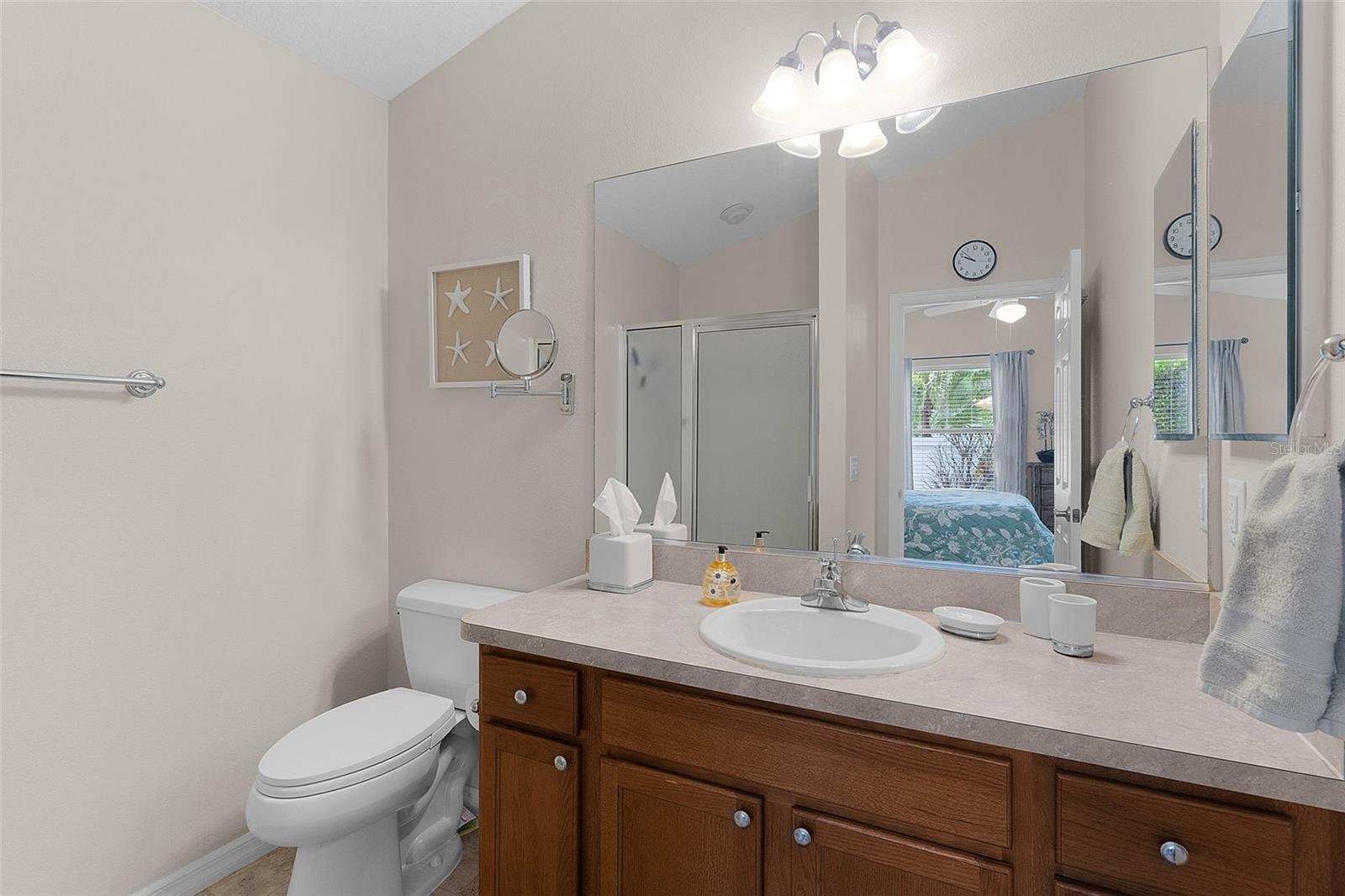 Image 22 of 37 For 870 Orwell Street