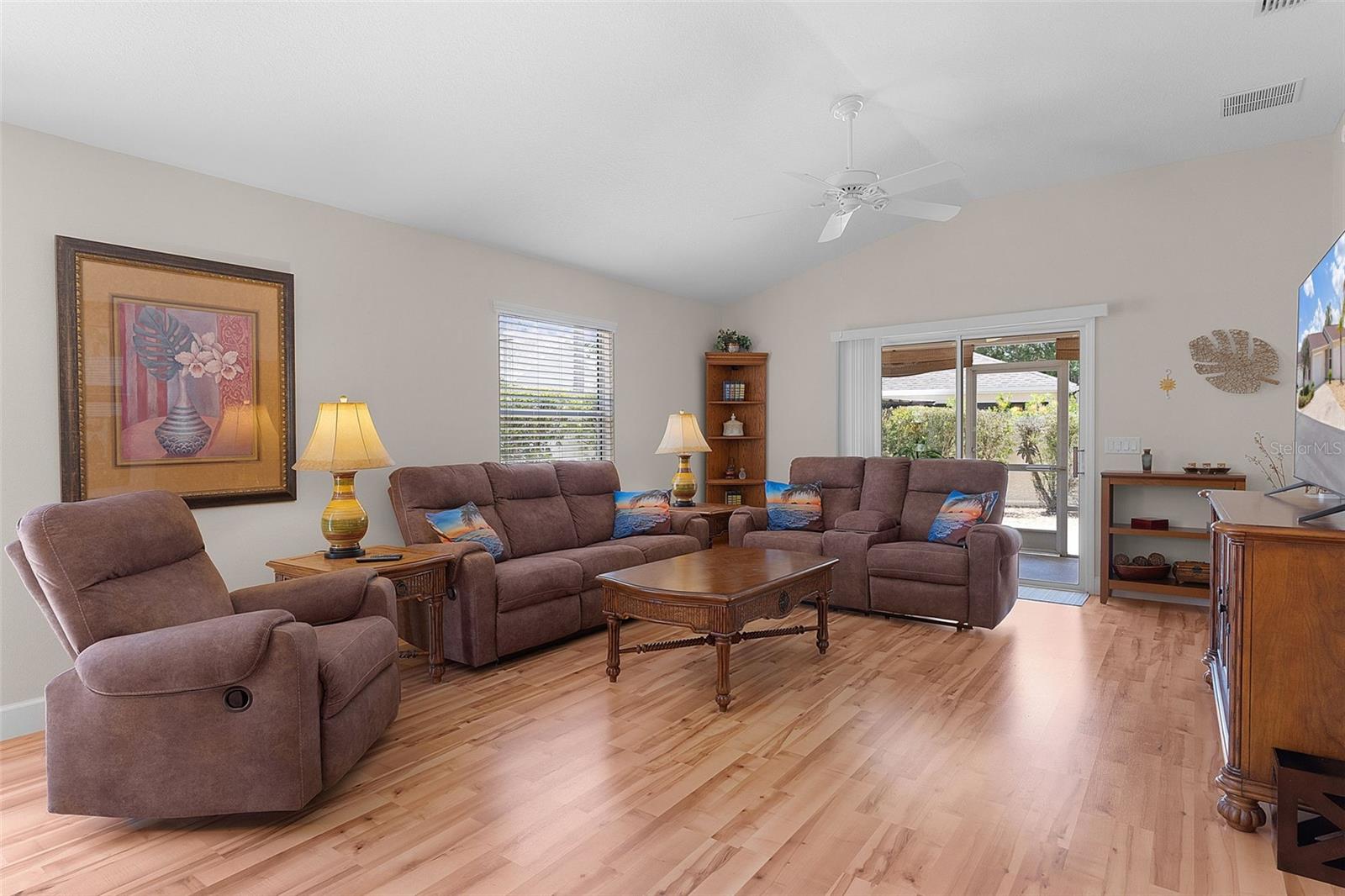 Image 5 of 37 For 870 Orwell Street