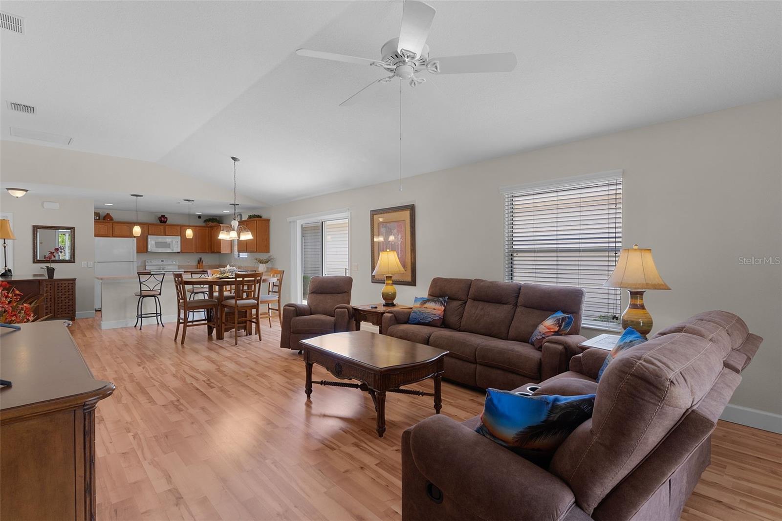 Image 6 of 37 For 870 Orwell Street