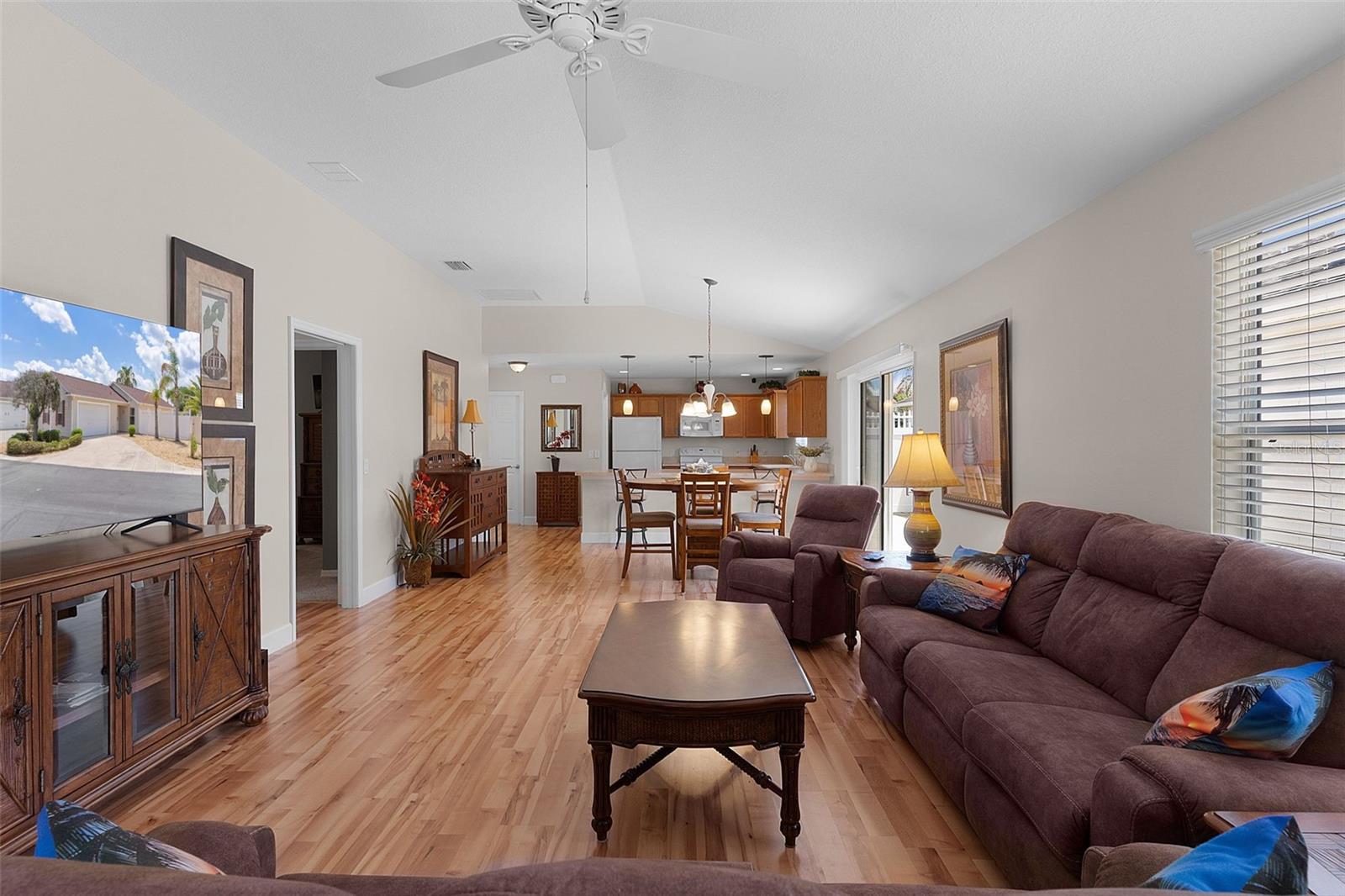 Image 7 of 37 For 870 Orwell Street