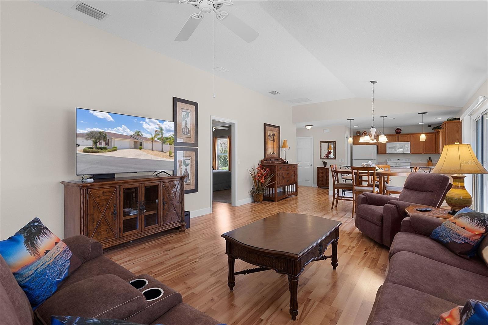 Image 9 of 37 For 870 Orwell Street