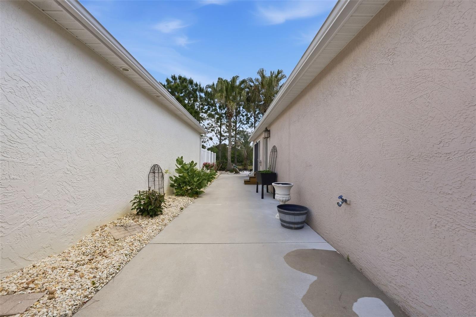 Image 13 of 65 For 2975 Thayer Terrace