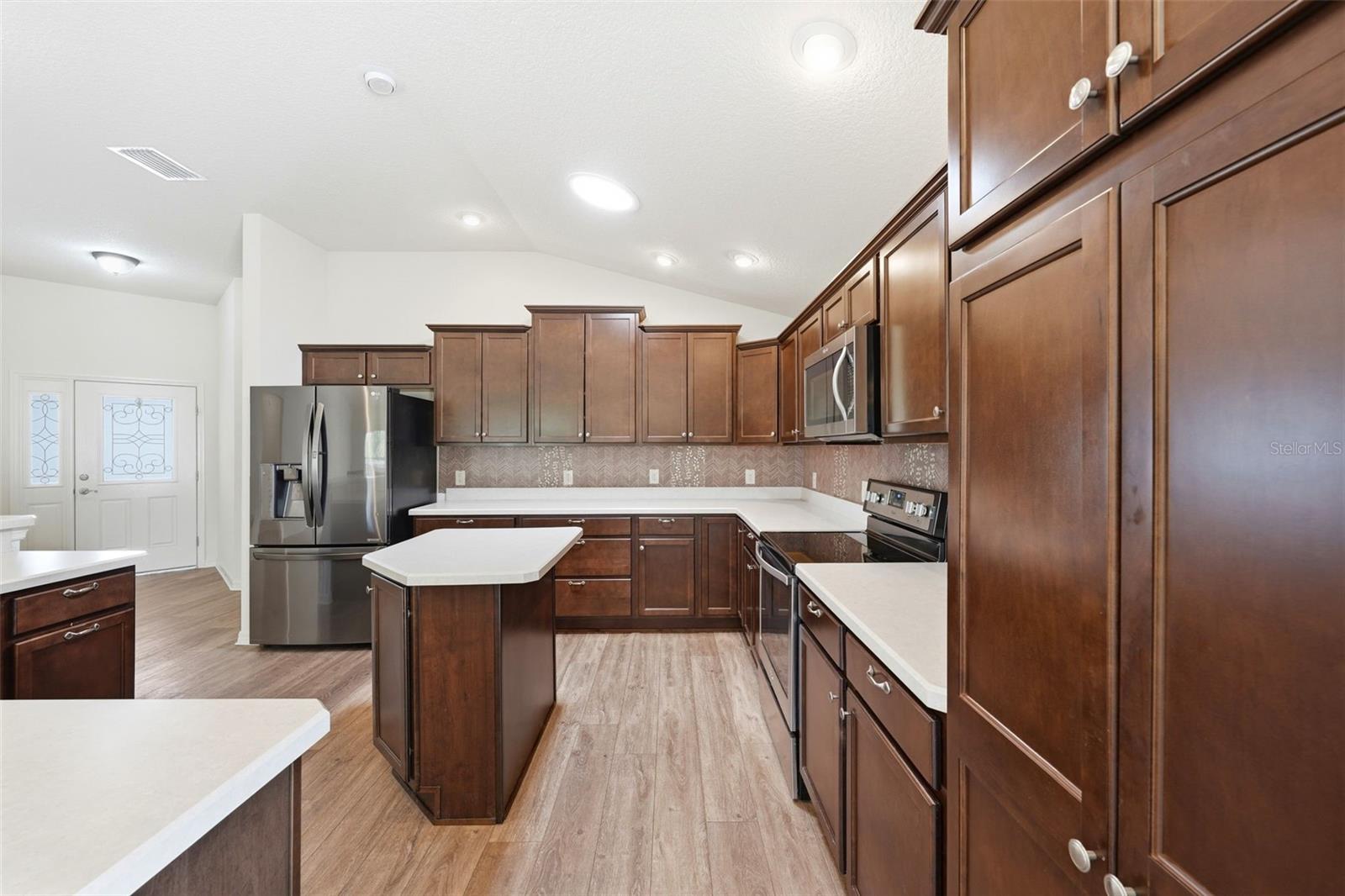 Image 18 of 65 For 2975 Thayer Terrace