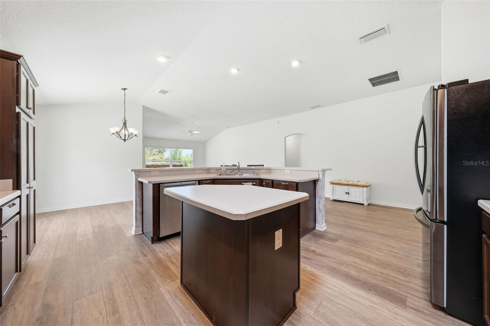 Image 19 of 65 For 2975 Thayer Terrace