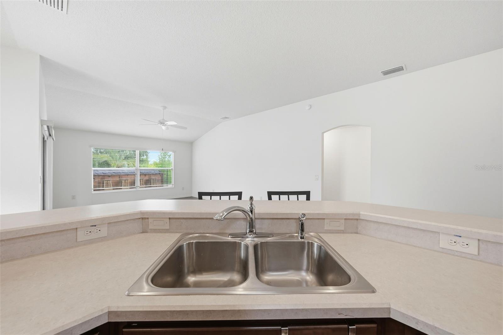 Image 20 of 65 For 2975 Thayer Terrace