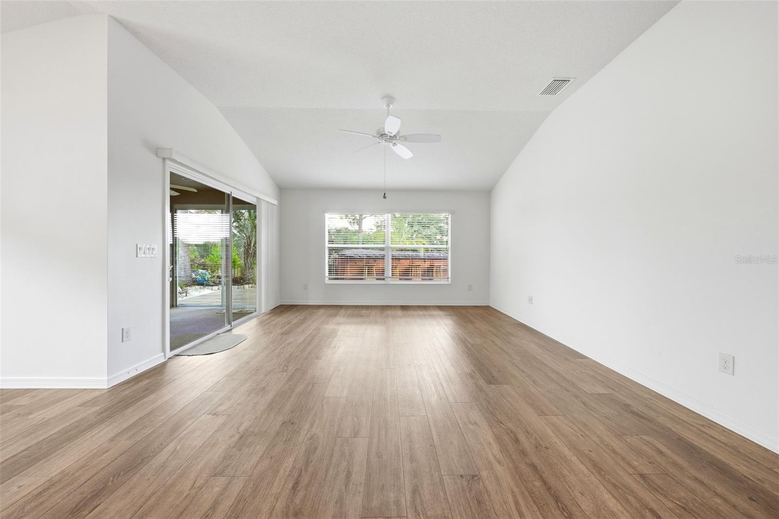 Image 21 of 65 For 2975 Thayer Terrace