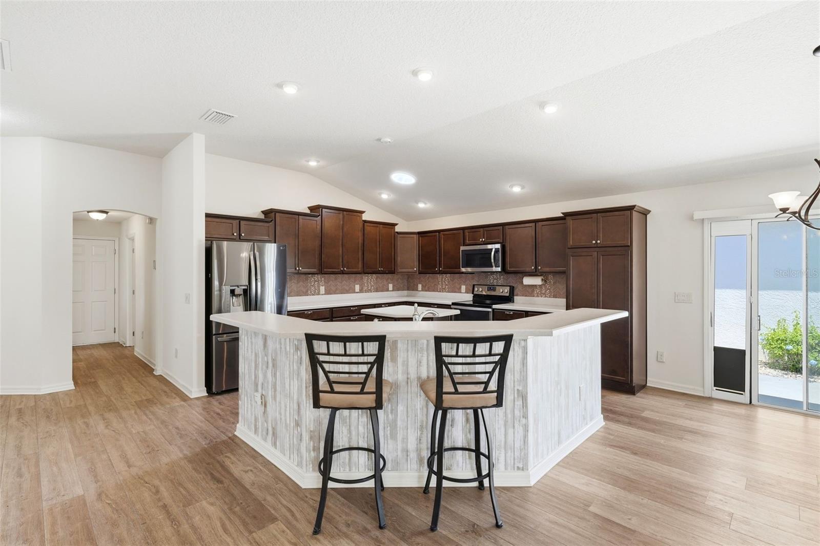 Image 27 of 65 For 2975 Thayer Terrace