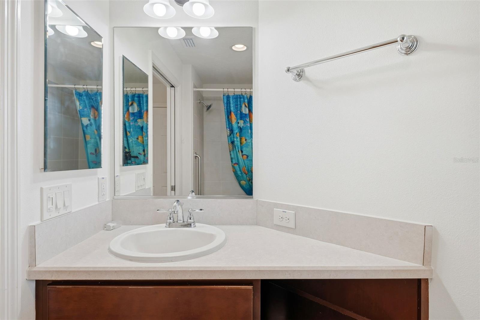 Image 33 of 65 For 2975 Thayer Terrace