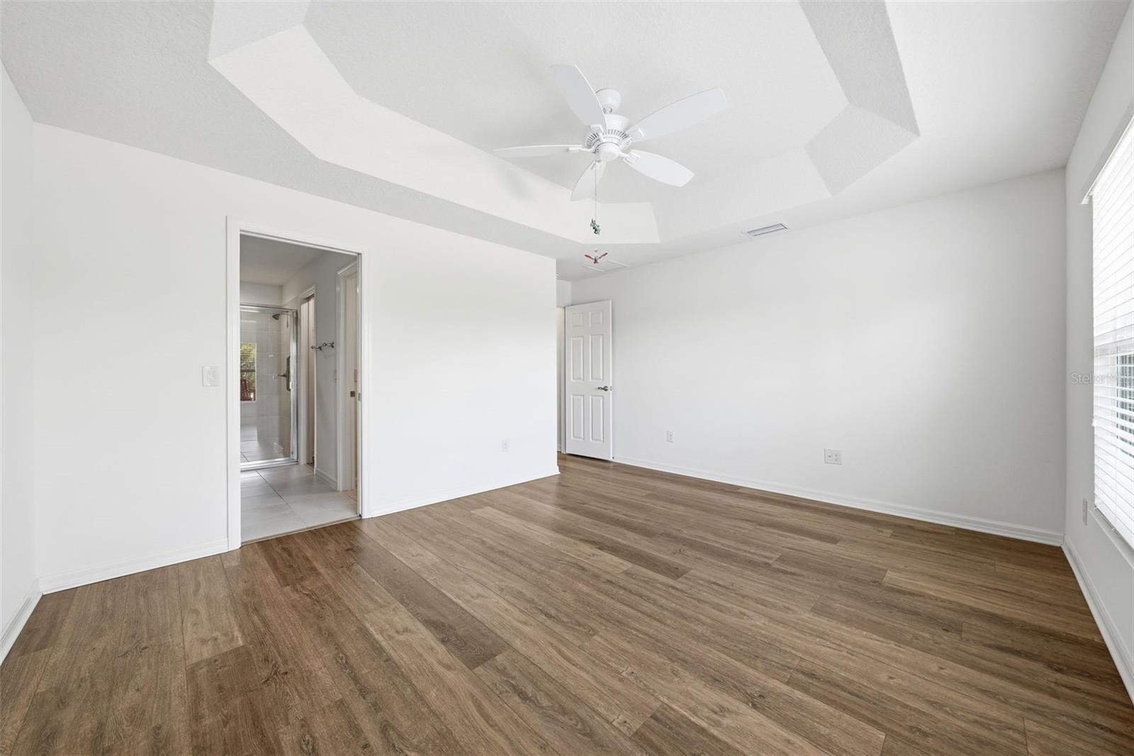 Image 38 of 65 For 2975 Thayer Terrace