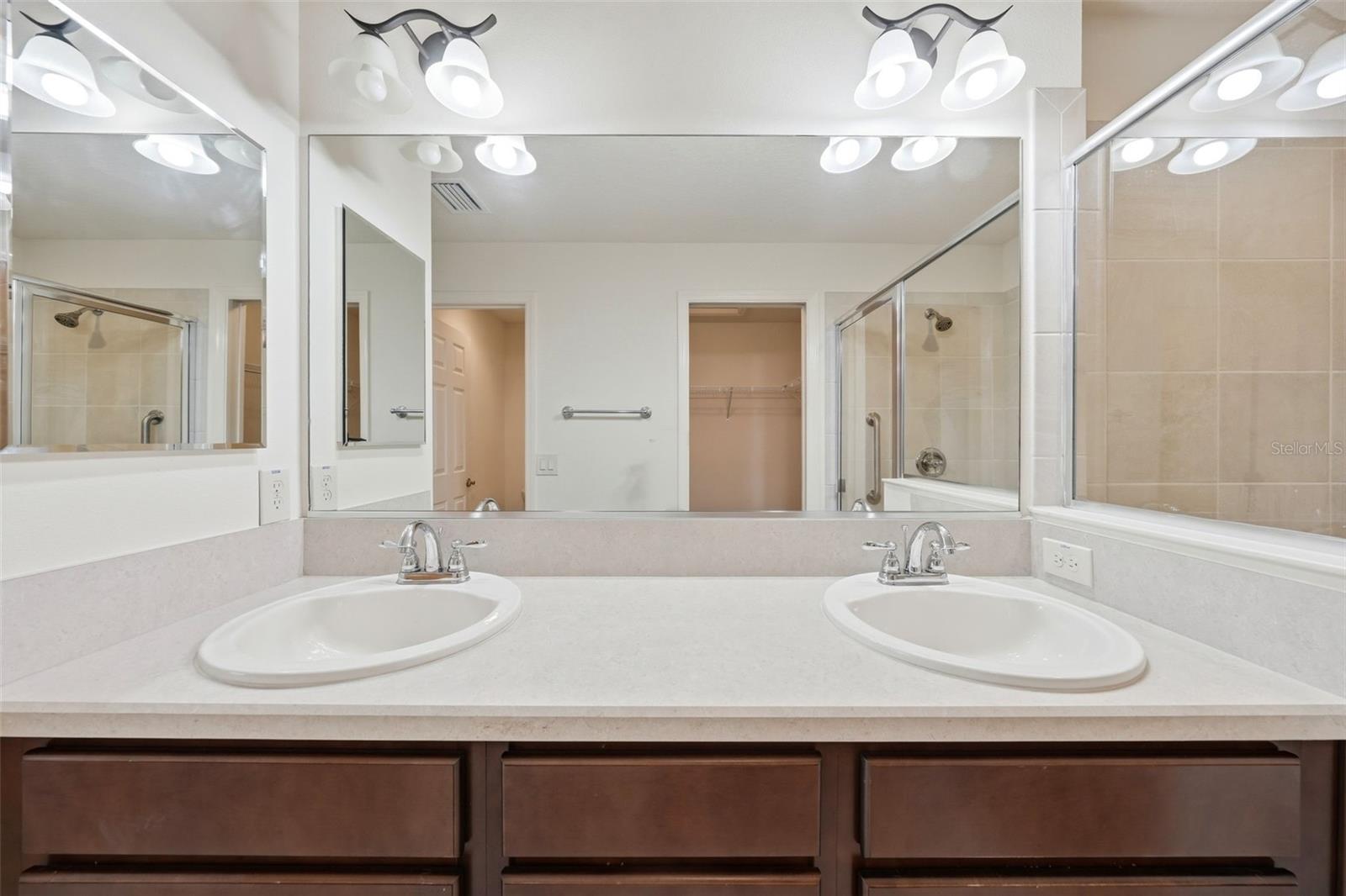 Image 42 of 65 For 2975 Thayer Terrace