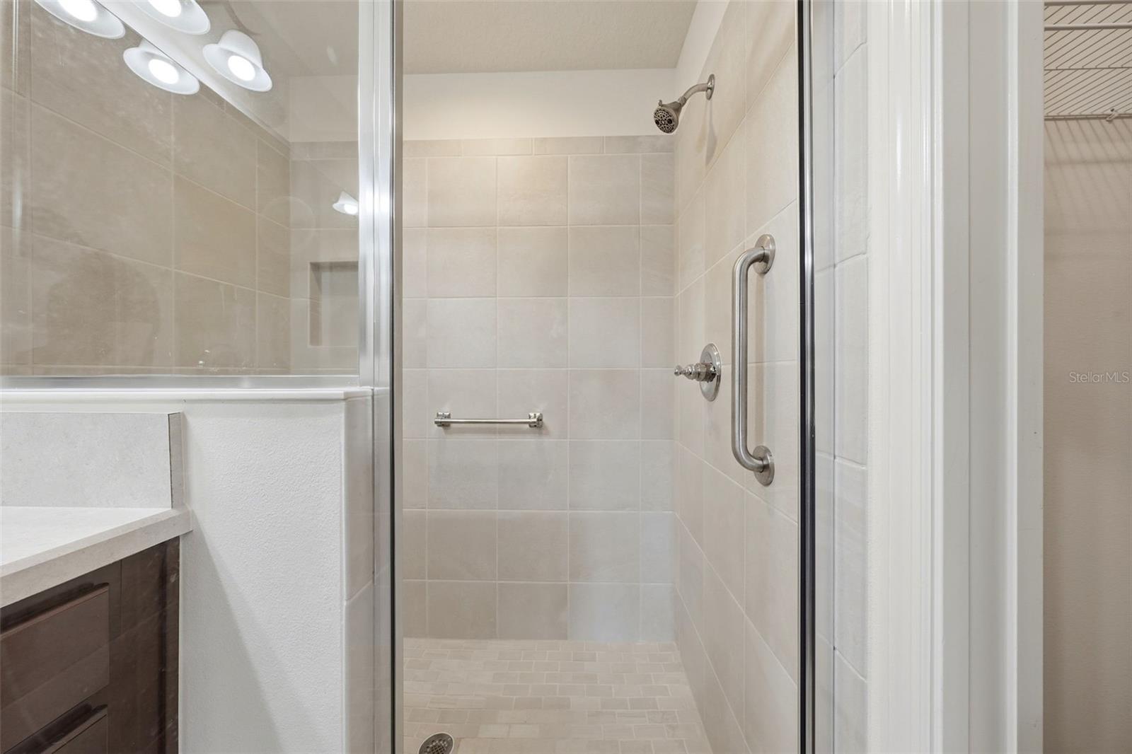 Image 44 of 65 For 2975 Thayer Terrace