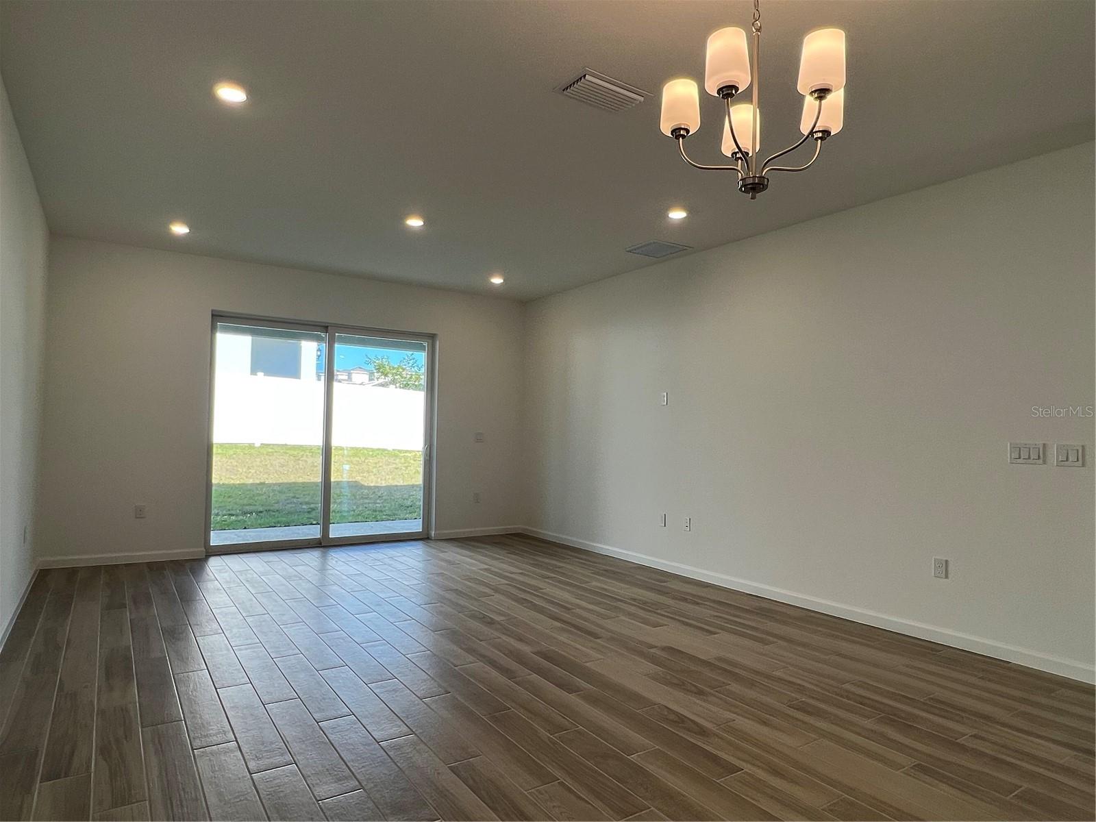 Image 4 of 16 For 2319 Juniper Berry Avenue