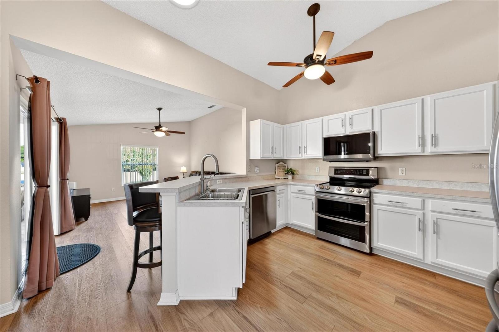 Image 8 of 74 For 25073 Riverwalk Drive