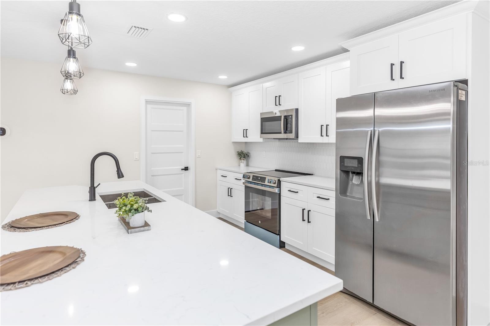 Image 10 of 36 For 2521 Milton Avenue