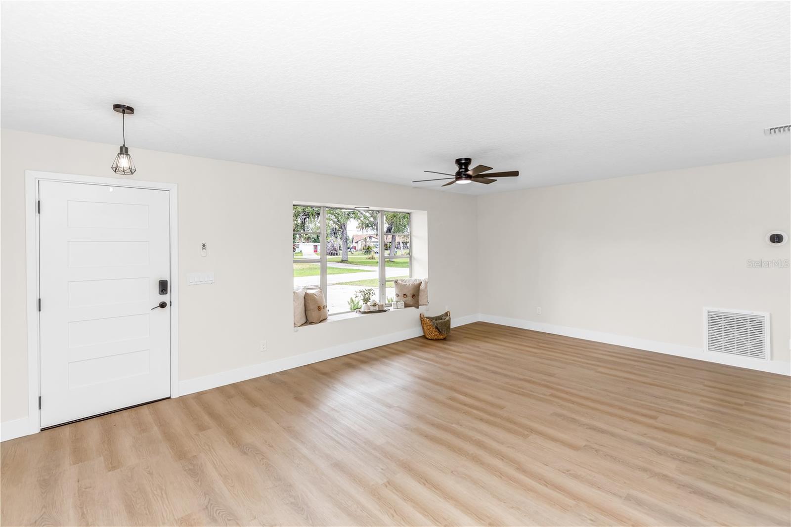 Image 11 of 36 For 2521 Milton Avenue