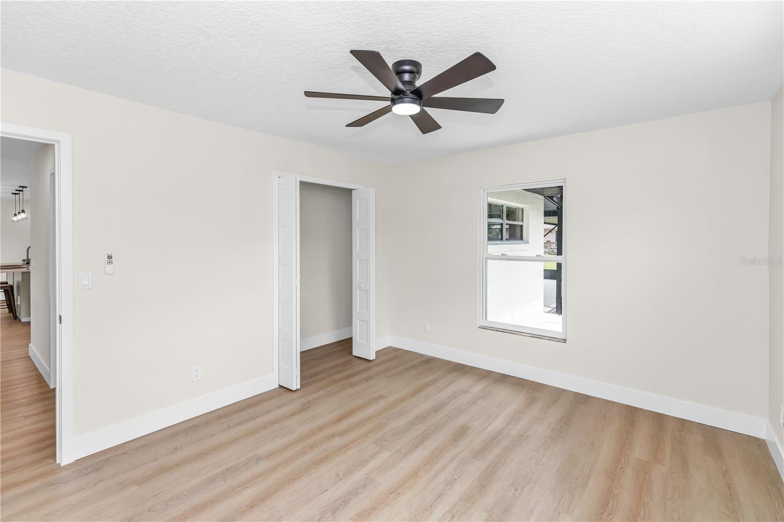 Image 19 of 36 For 2521 Milton Avenue