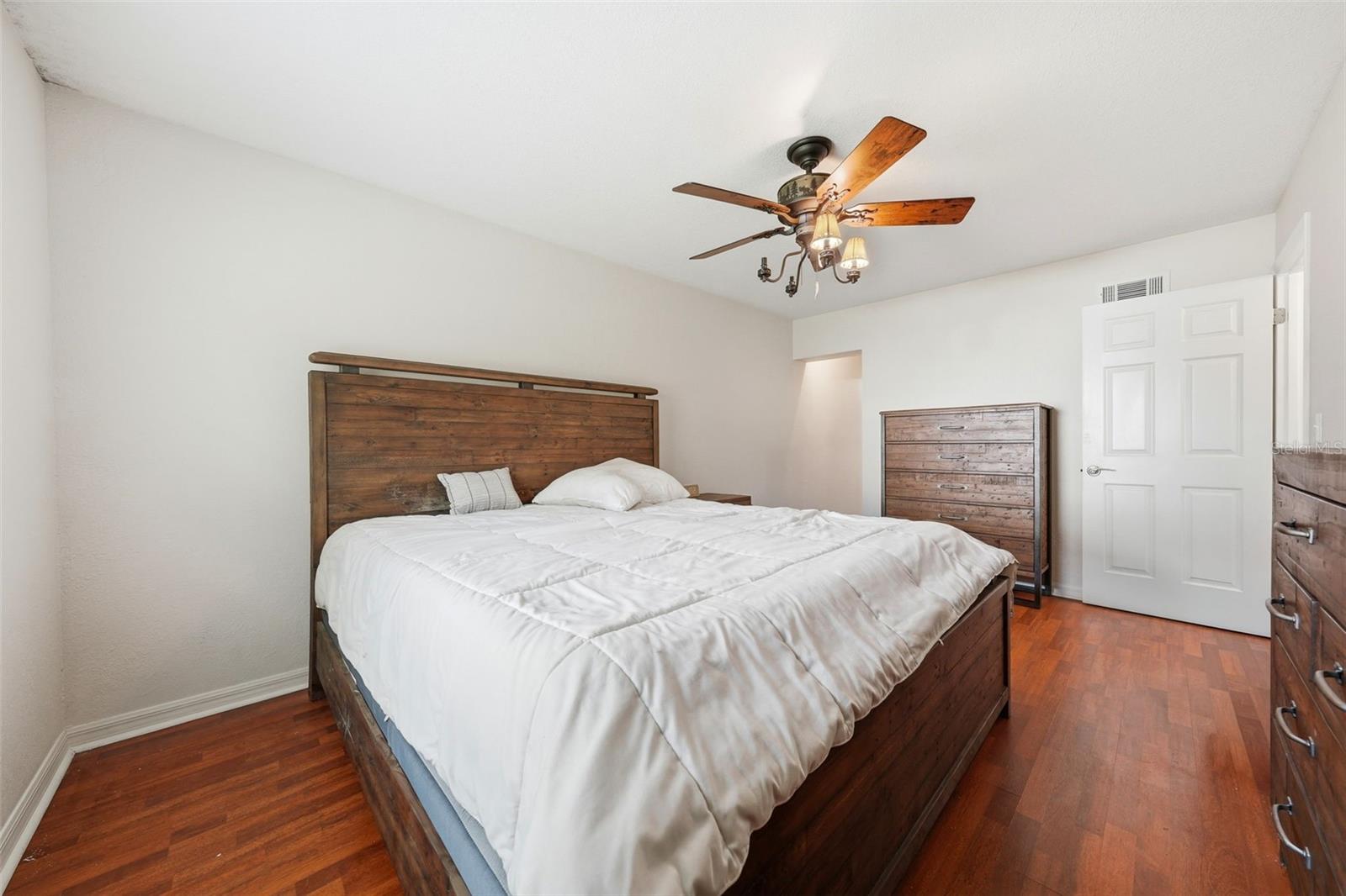 Image 11 of 28 For 100 Oak Terrace Drive B2