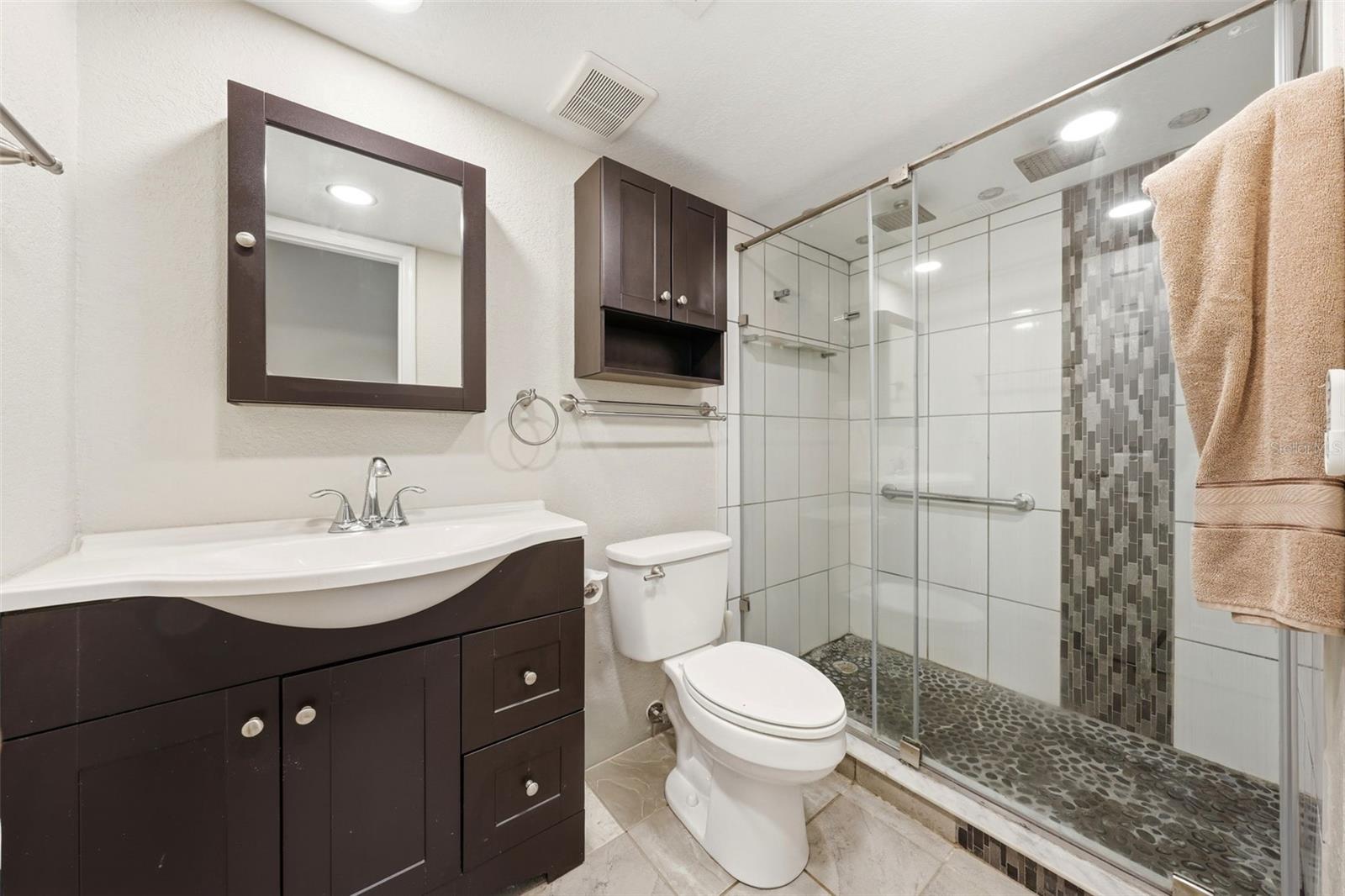 Image 4 of 28 For 100 Oak Terrace Drive B2
