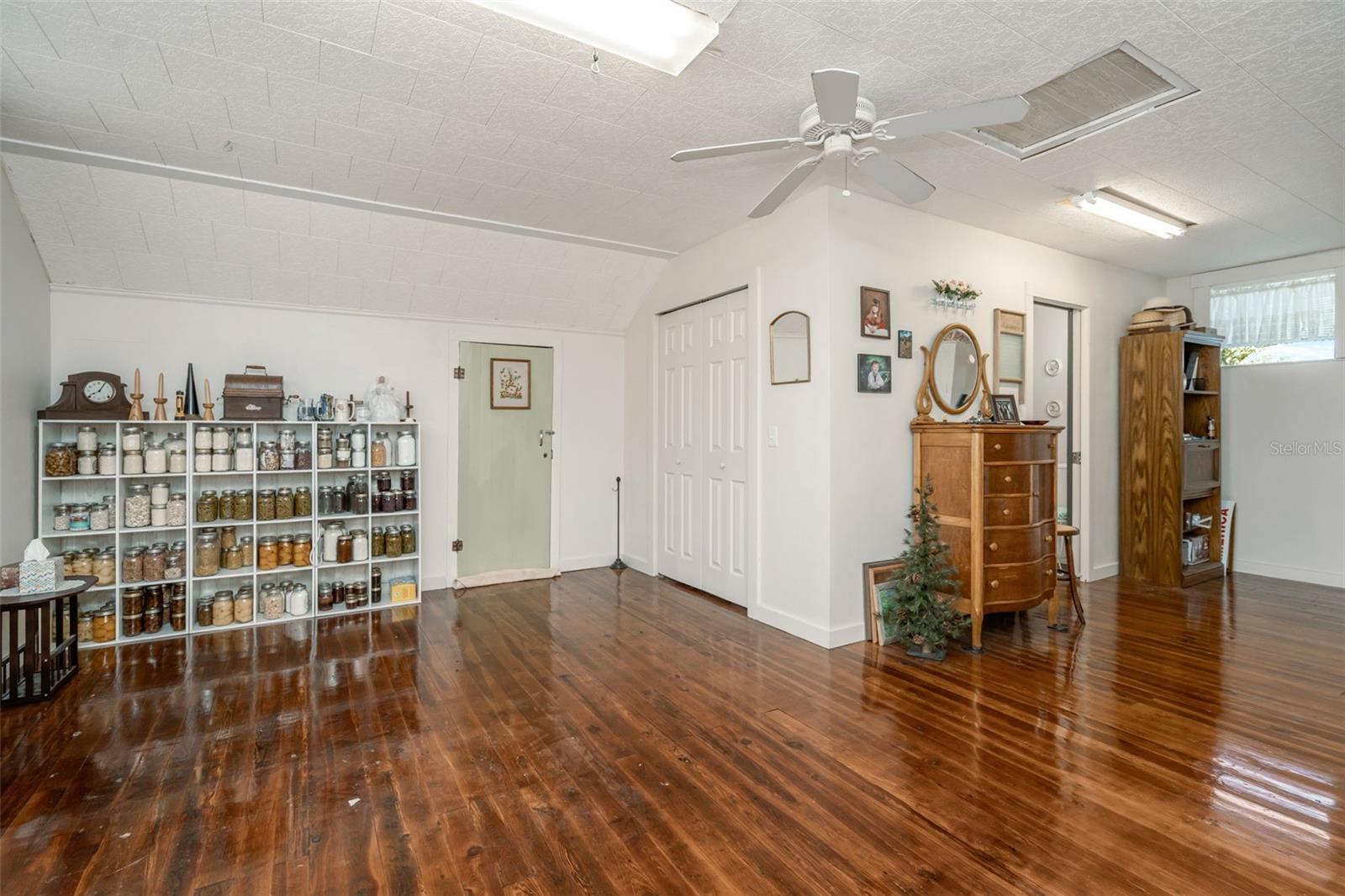 Image 17 of 26 For 805 Broadway Avenue