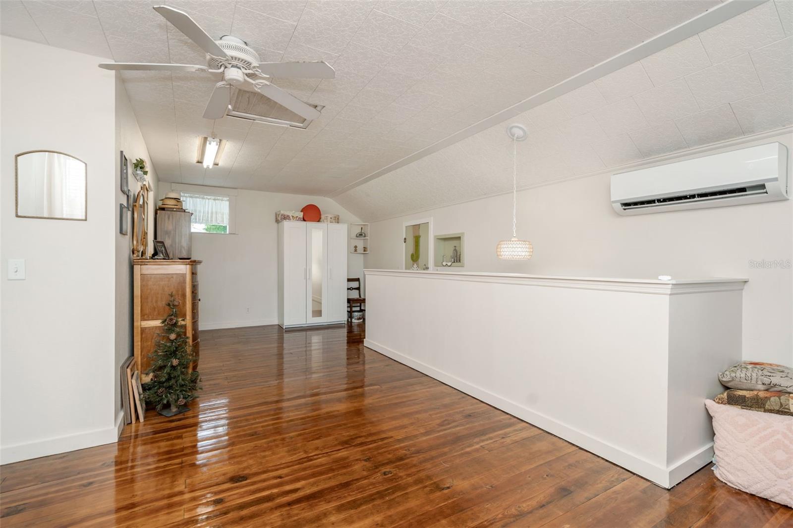 Image 18 of 26 For 805 Broadway Avenue