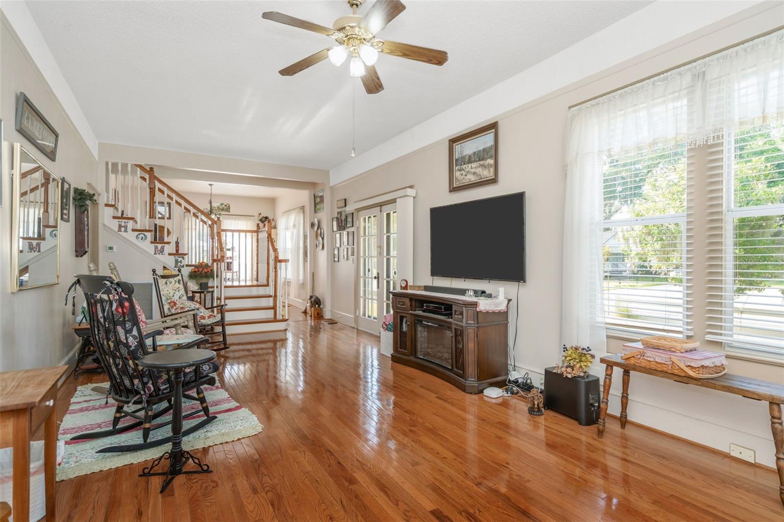 Image 9 of 26 For 805 Broadway Avenue