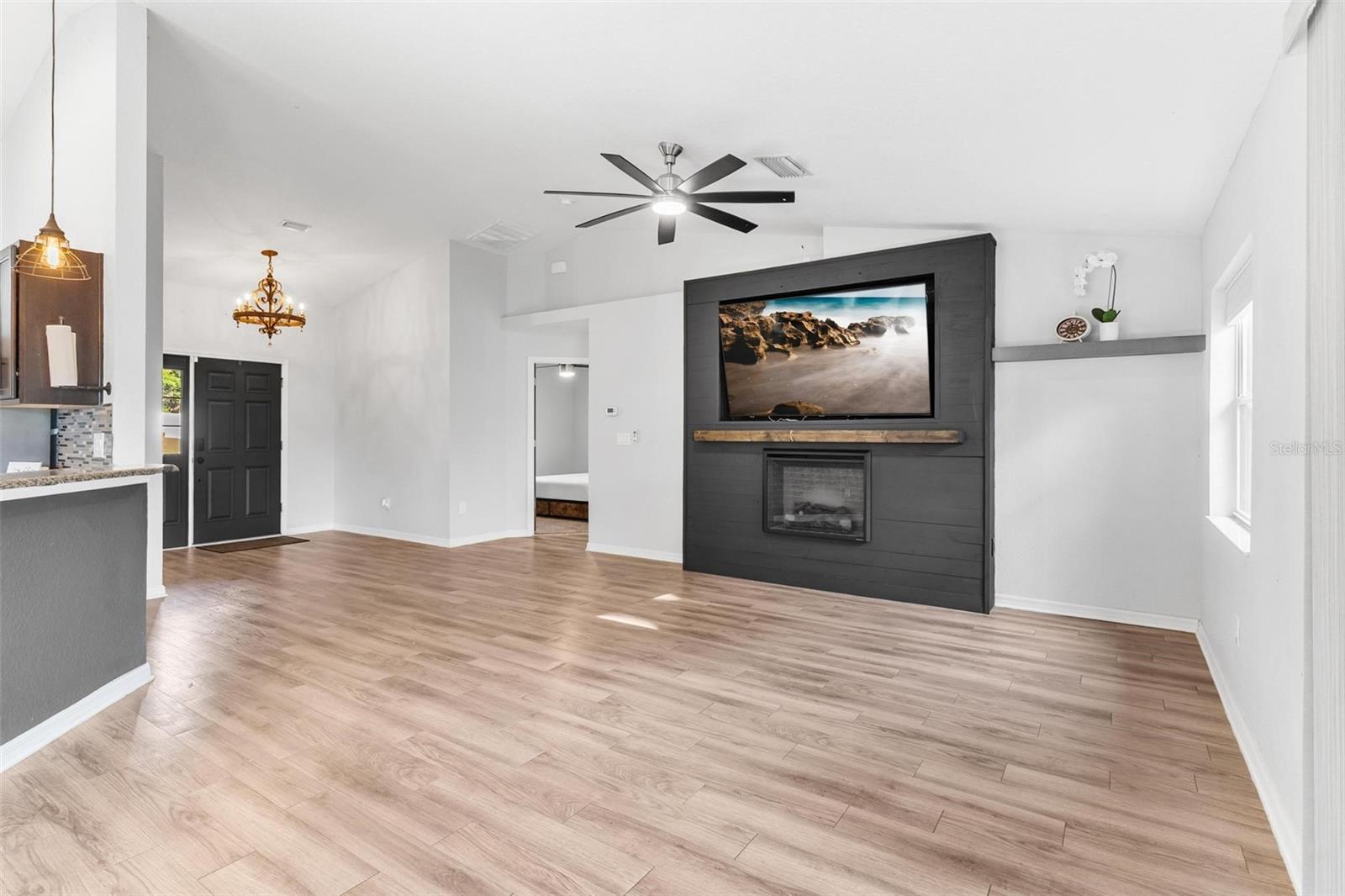 Image 11 of 48 For 326 Woodland Trail