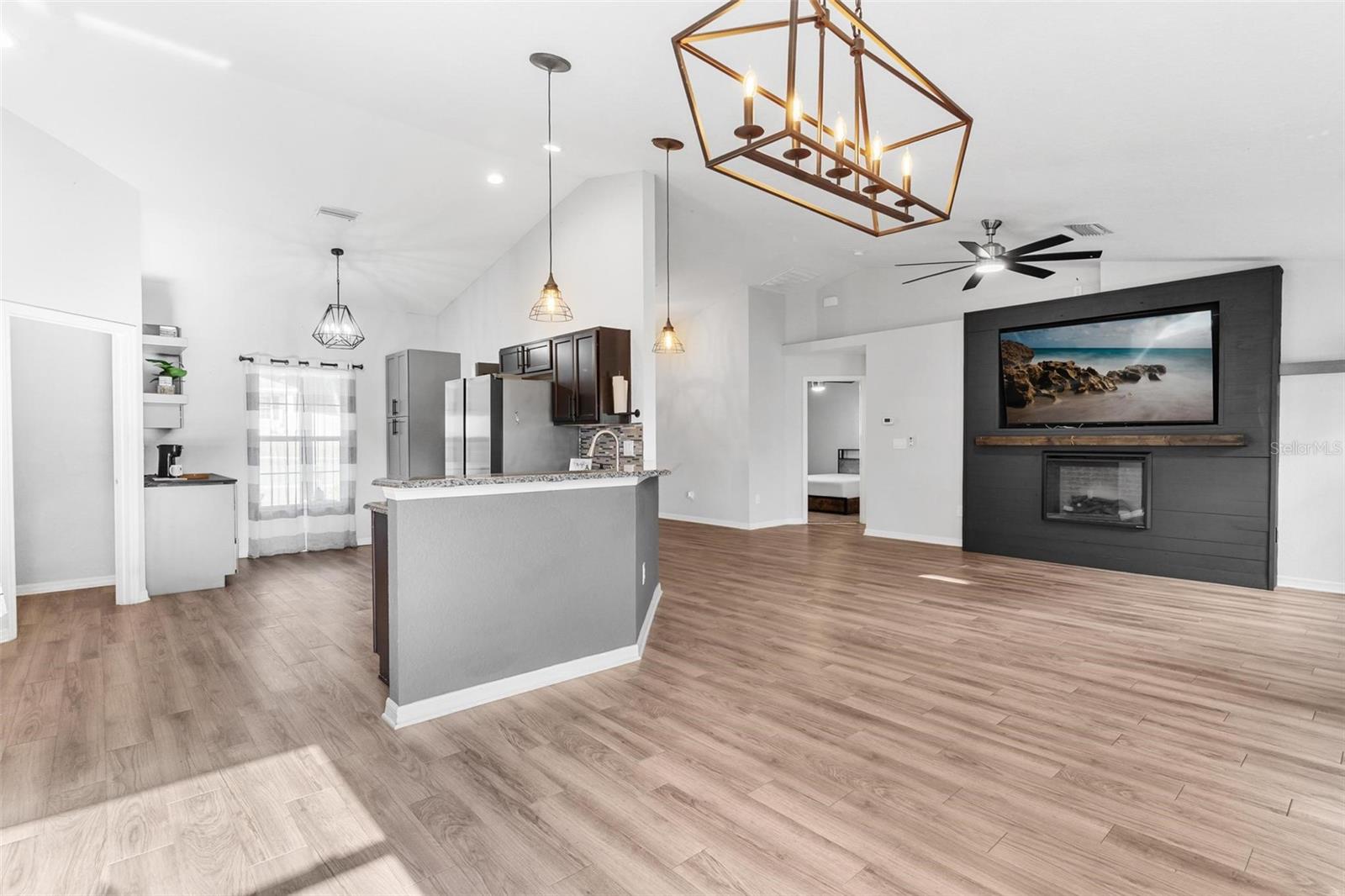 Image 12 of 48 For 326 Woodland Trail