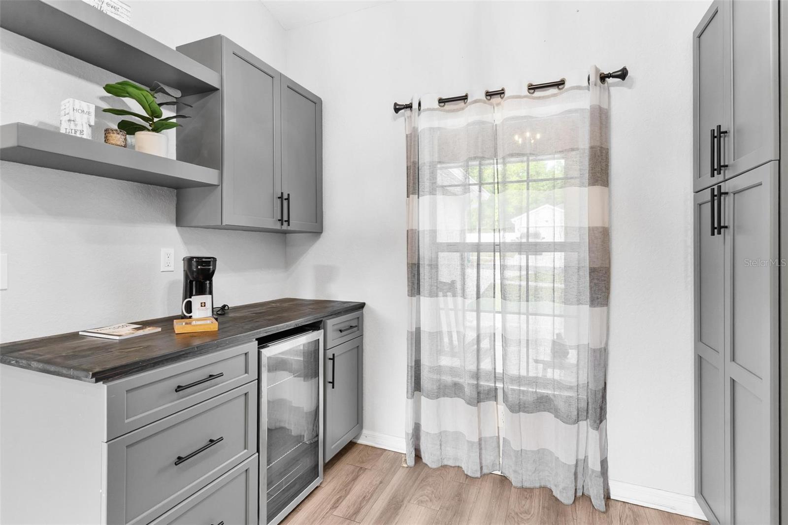 Image 19 of 48 For 326 Woodland Trail