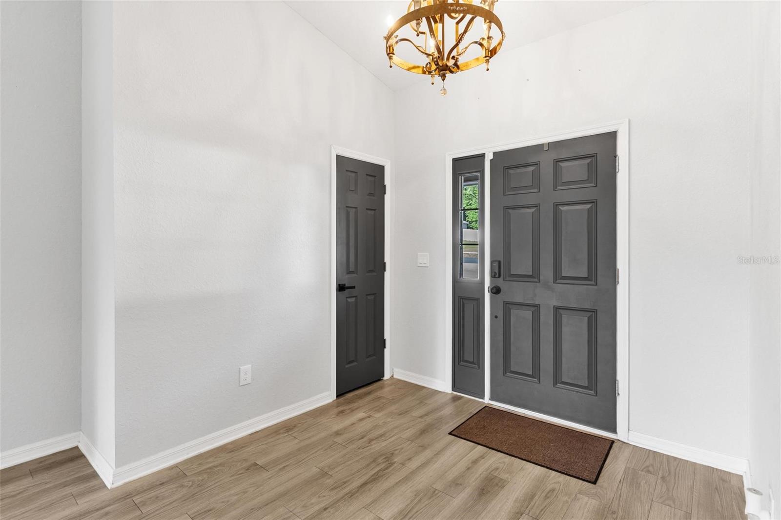 Image 7 of 48 For 326 Woodland Trail