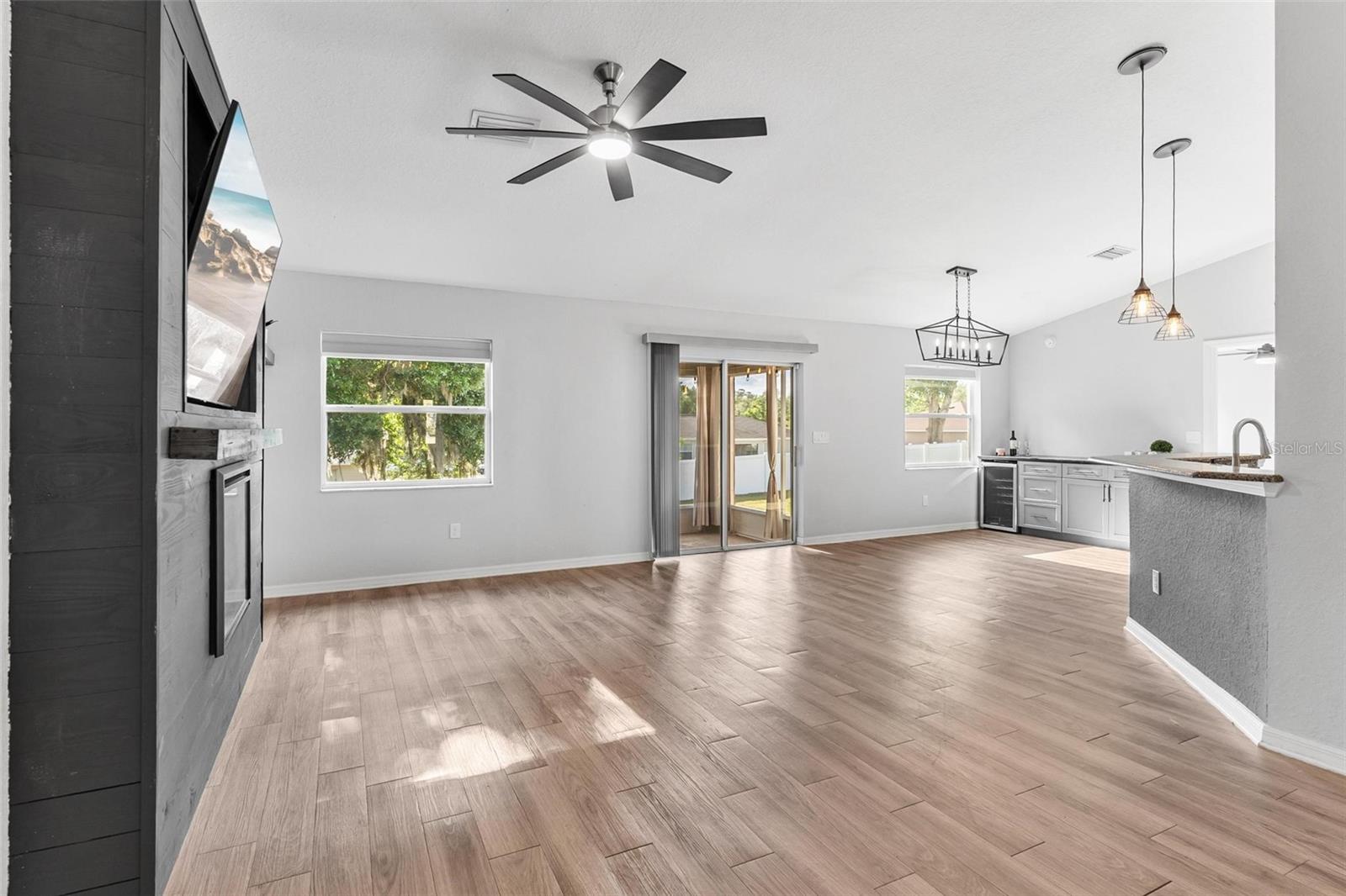 Image 8 of 48 For 326 Woodland Trail