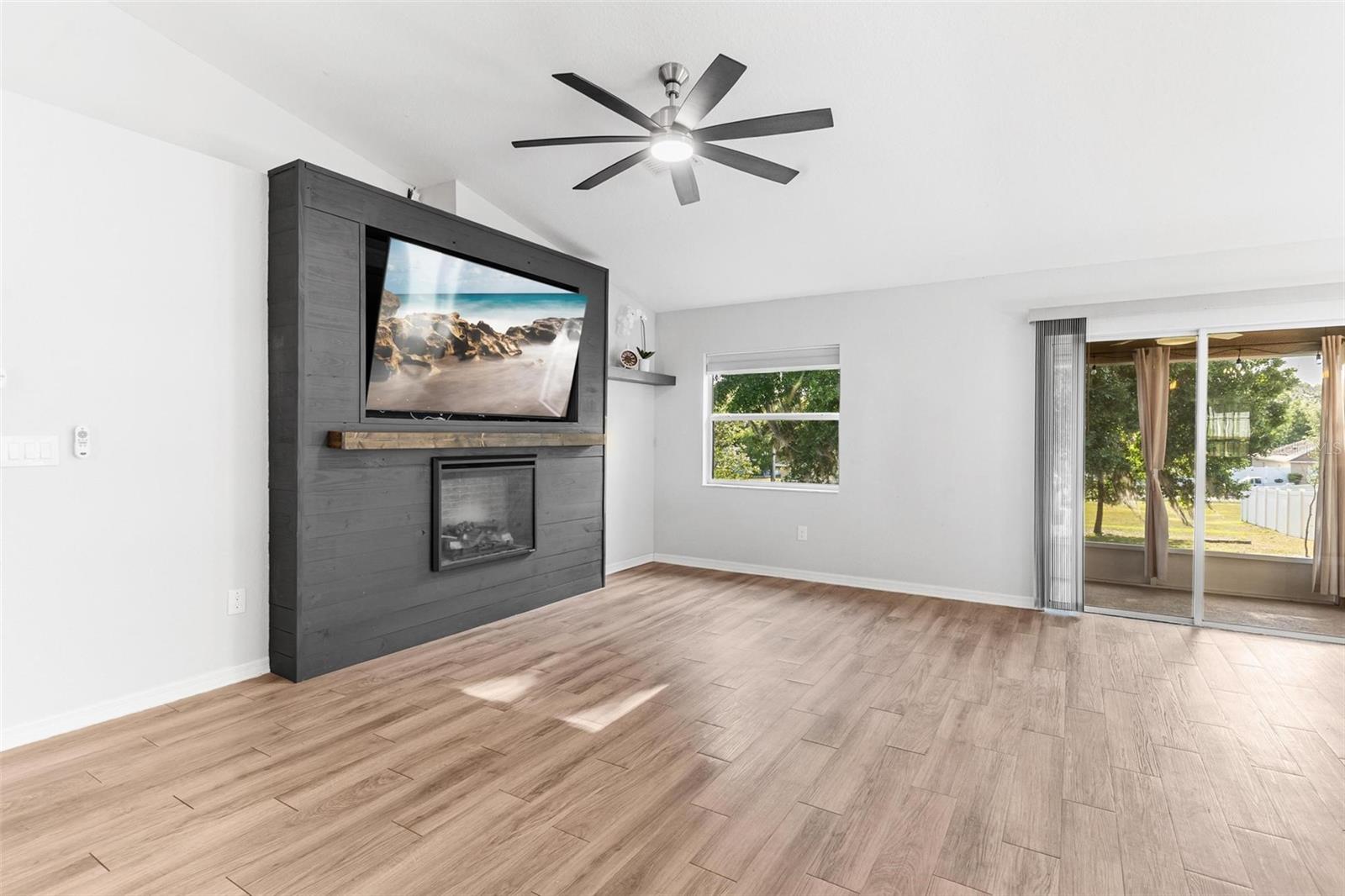 Image 9 of 48 For 326 Woodland Trail