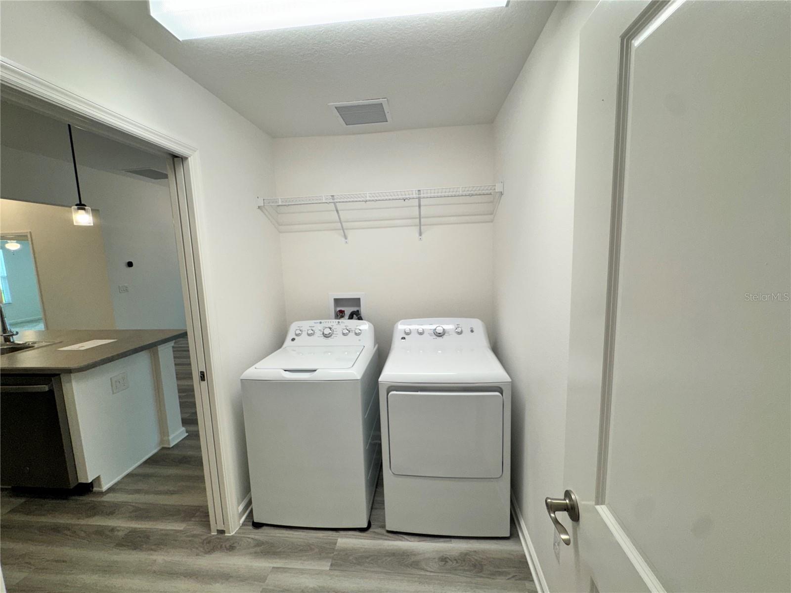 Image 16 of 21 For 854 Morley Avenue