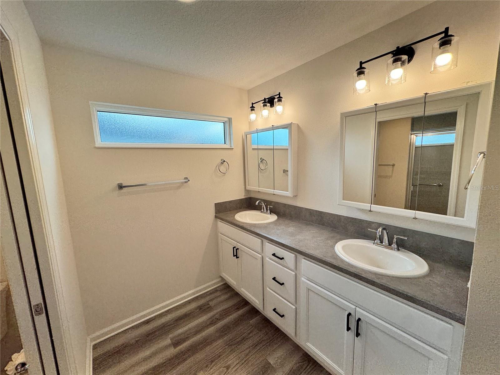 Image 9 of 21 For 854 Morley Avenue