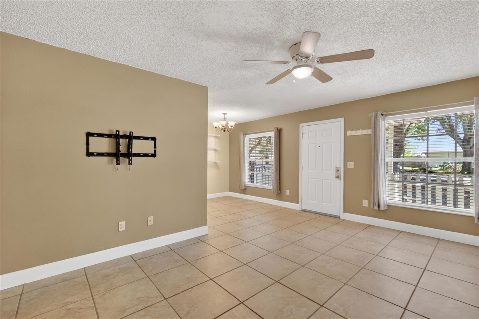 Image 11 of 34 For 610 Palmetto Drive